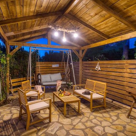 Christinas Lofts Apartment Agios Matthaios  Luaran gambar