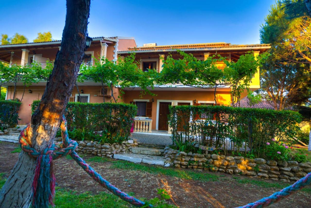 Christinas Lofts Apartment Agios Matthaios  Luaran gambar