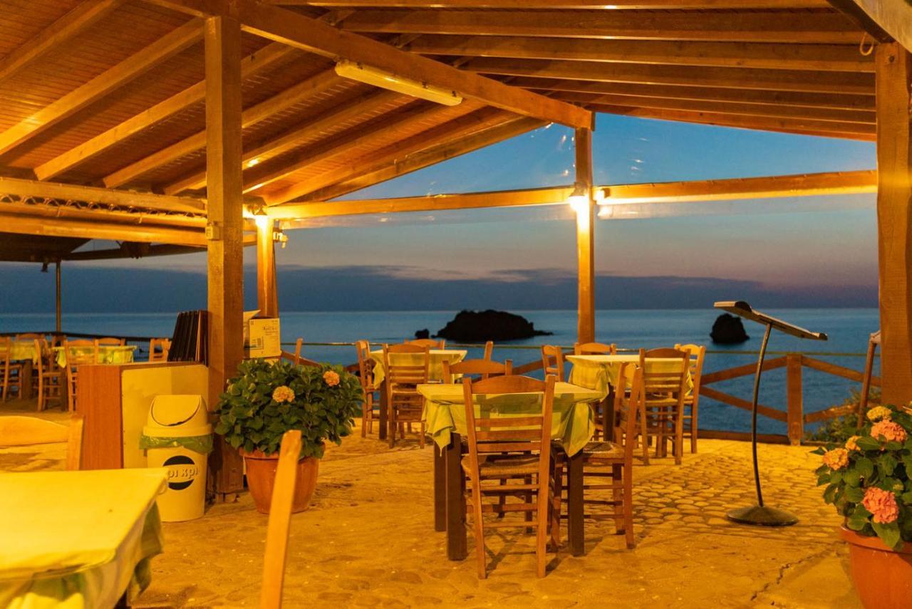 Christinas Lofts Apartment Agios Matthaios  Luaran gambar
