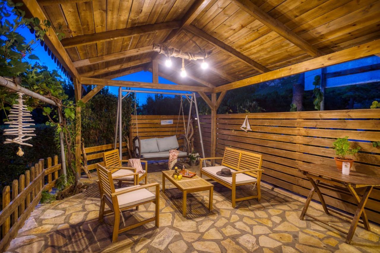 Christinas Lofts Apartment Agios Matthaios  Luaran gambar