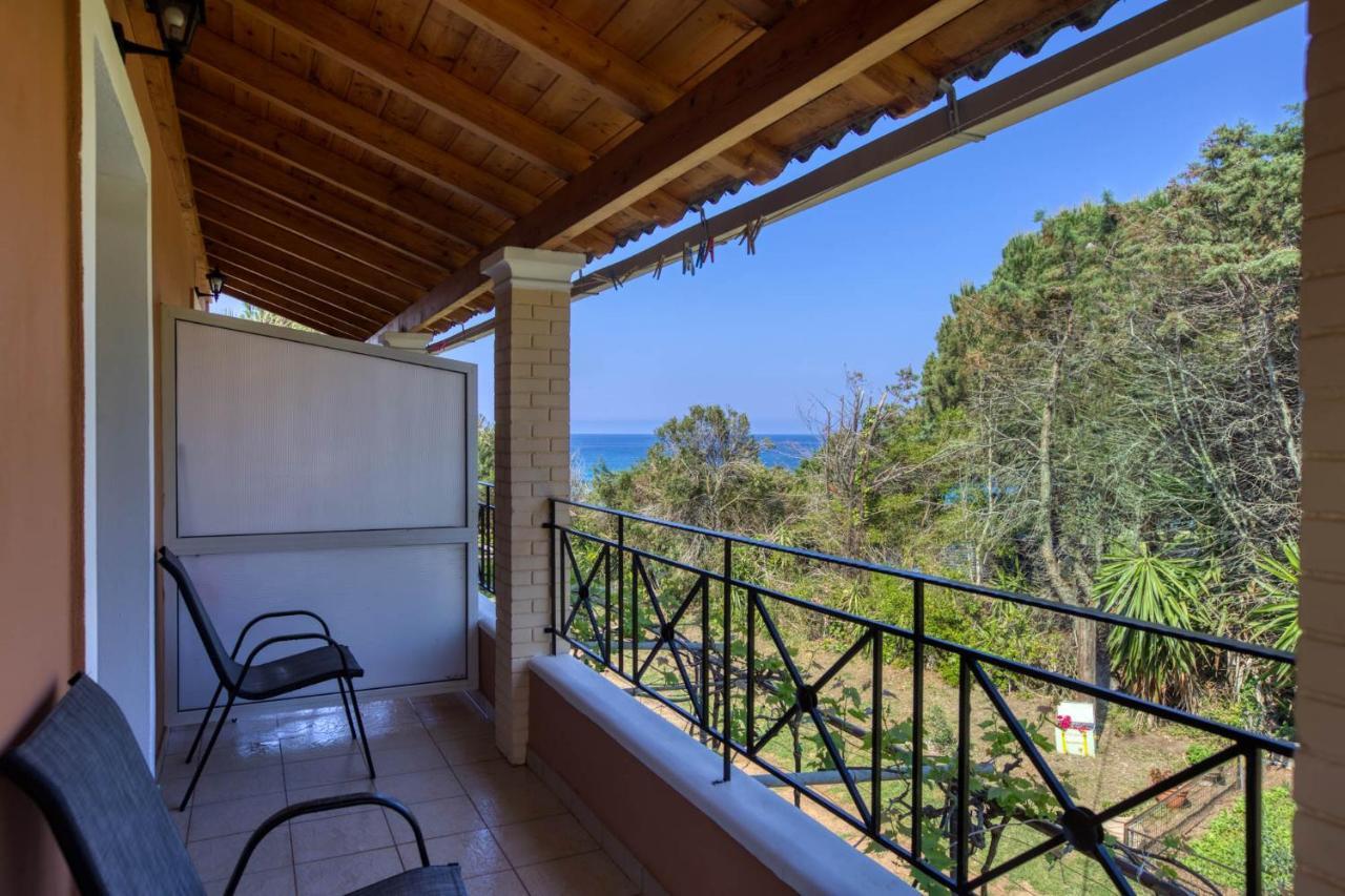 Christinas Lofts Apartment Agios Matthaios  Luaran gambar