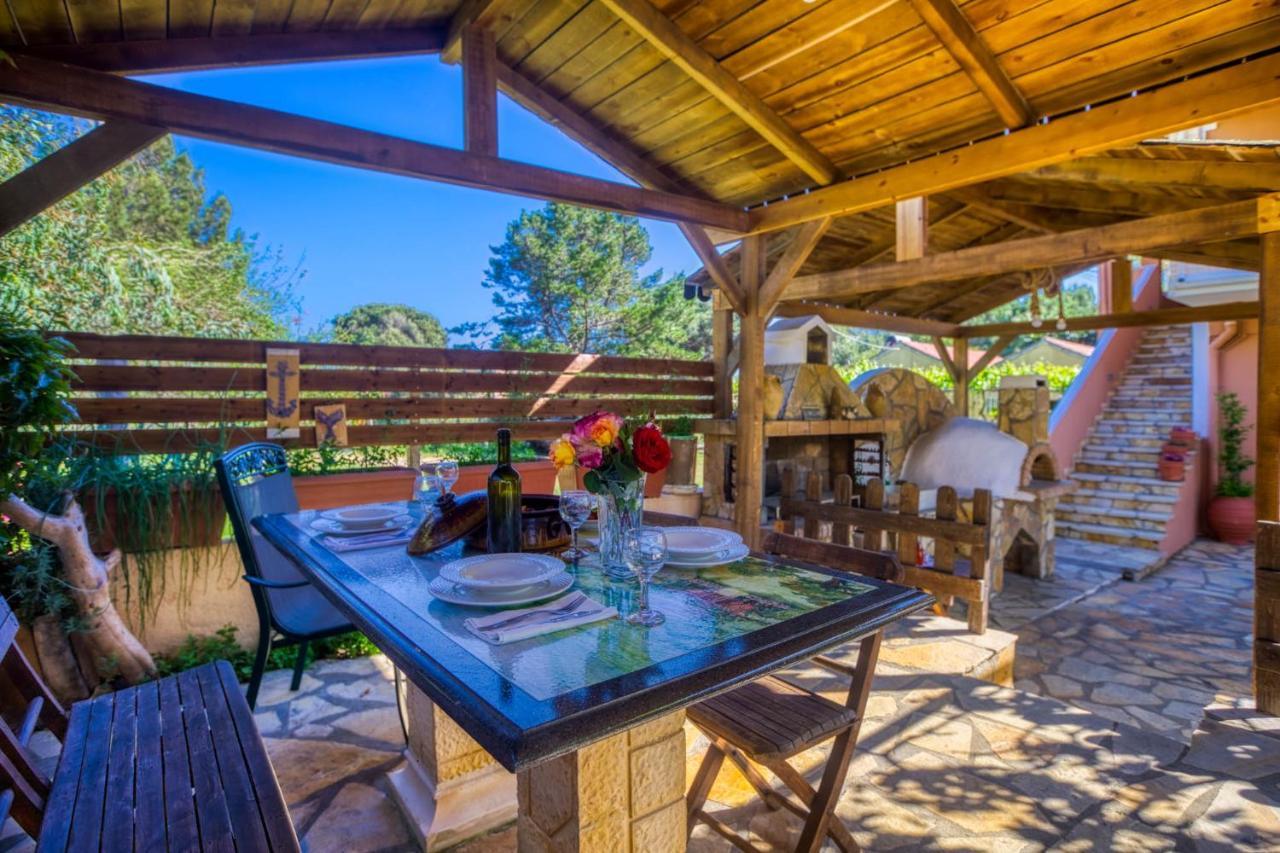 Christinas Lofts Apartment Agios Matthaios  Luaran gambar