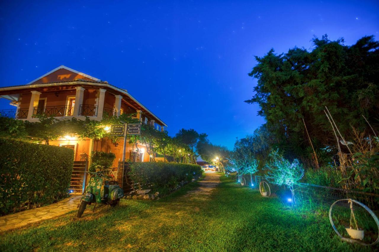 Christinas Lofts Apartment Agios Matthaios  Luaran gambar