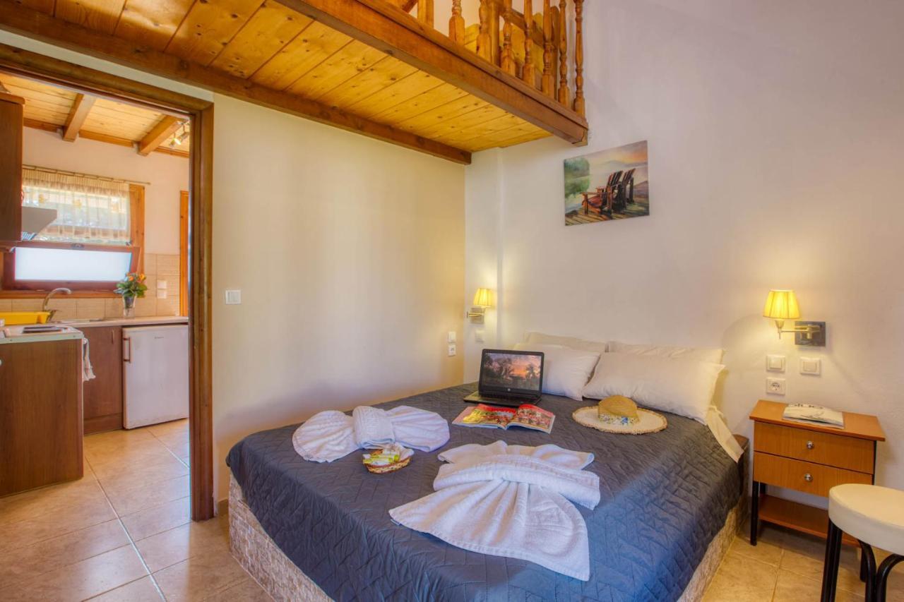 Christinas Lofts Apartment Agios Matthaios  Luaran gambar