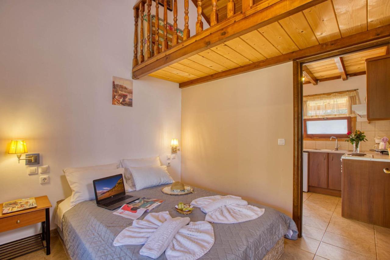 Christinas Lofts Apartment Agios Matthaios  Luaran gambar
