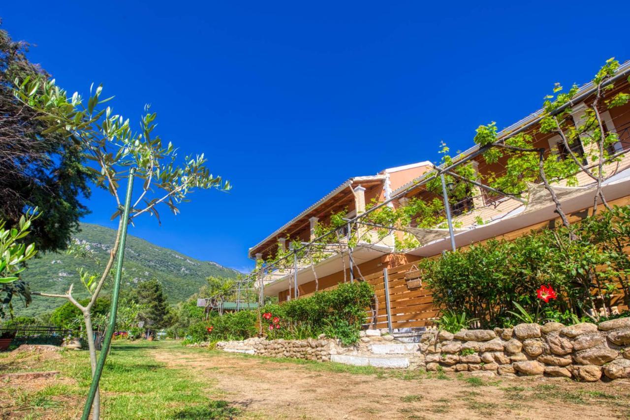 Christinas Lofts Apartment Agios Matthaios  Luaran gambar