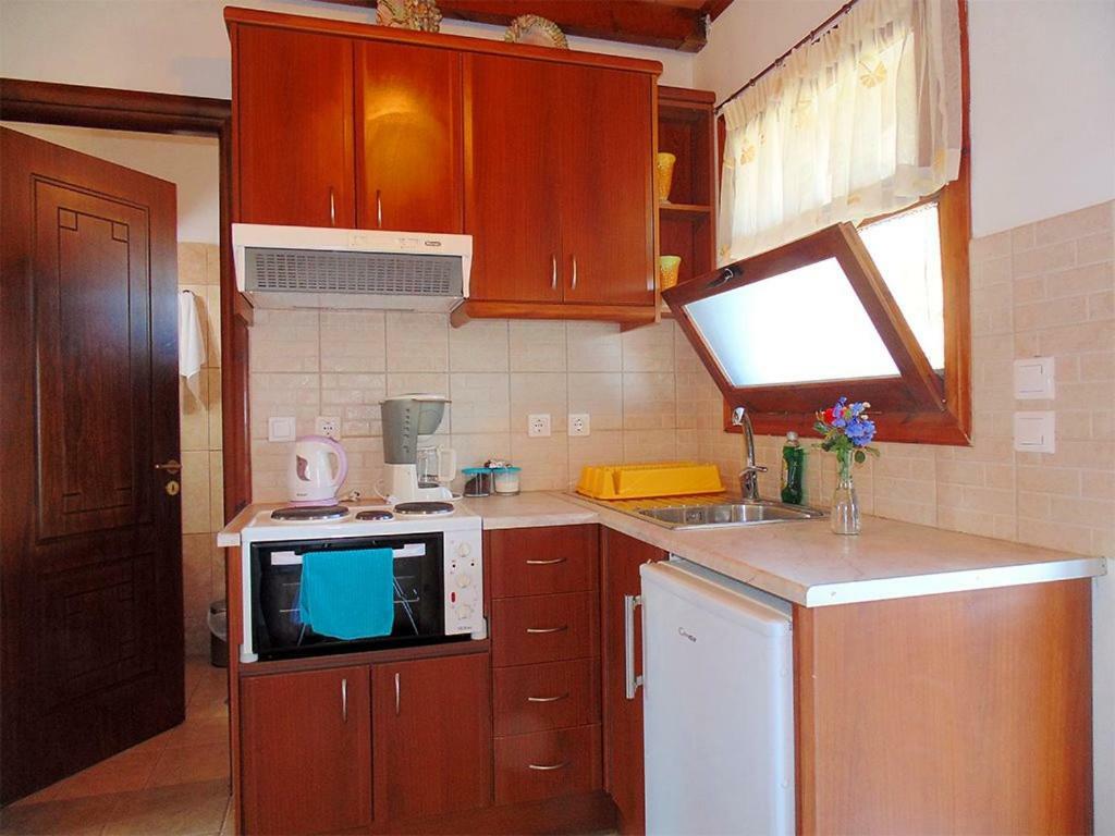 Christinas Lofts Apartment Agios Matthaios  Luaran gambar